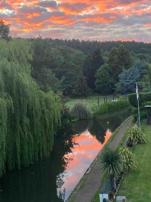 Hidden Gem Canal Facing Retreat With Lovely Walks Hopwas Exterior photo